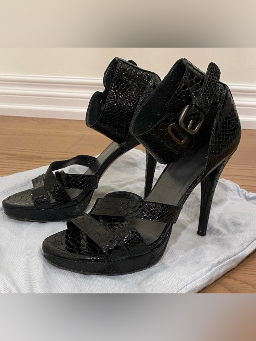 Stuart Weitzman Black Snakeskin Heels with Dust Bag, 7.5